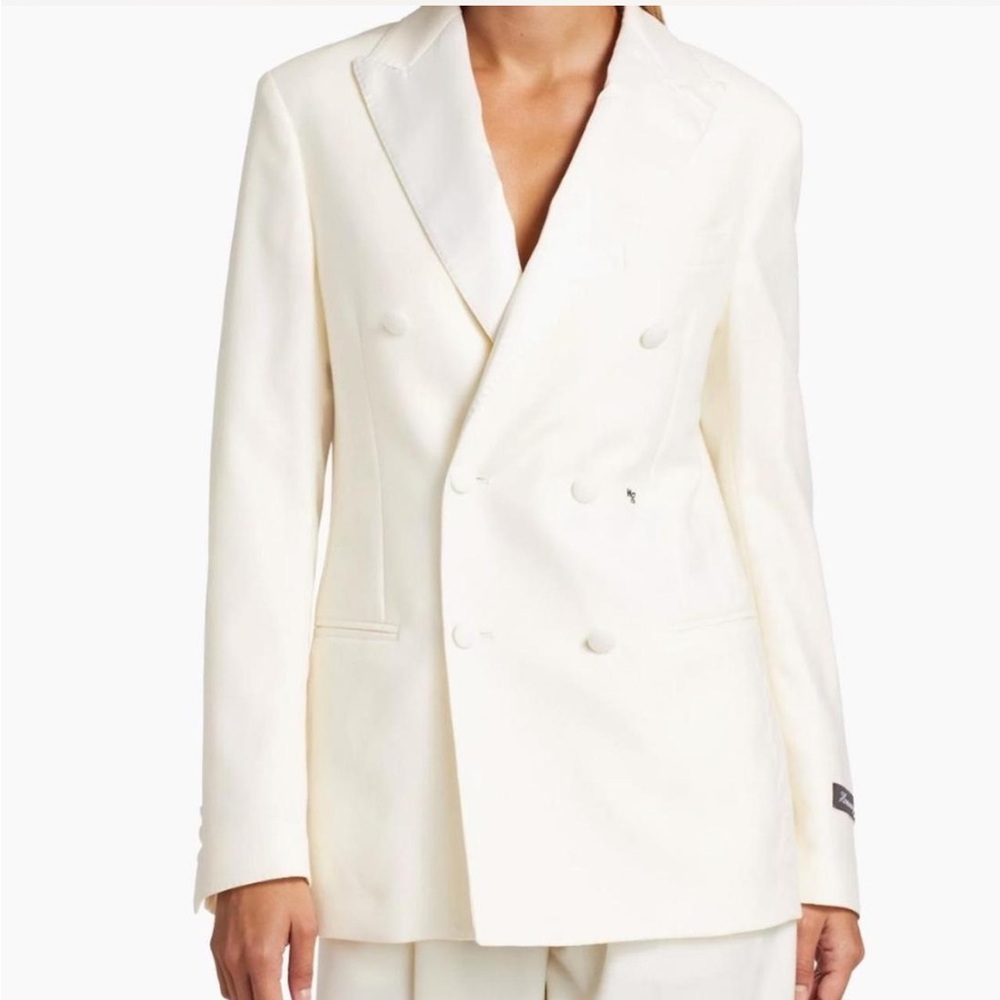 HOMMEGIRLS Tuxedo Blazer in off white